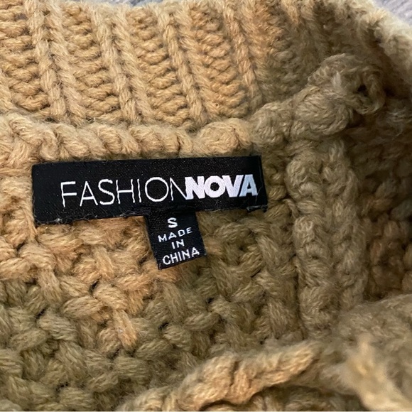 FASHION NOVA Golden Cropped Oversized V-Neck Knit Sweater Size Small - Picture 5 of 8